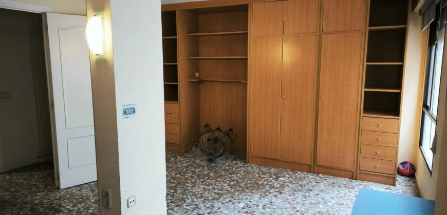 Piso de dos dormitorios a escasos metros del mar